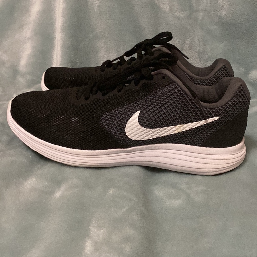 Nike Revolution 3 size 7.5